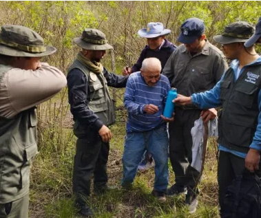 Estuvo perdido en el campo, durmió a la intemperie y lo rescataron sin un rasguño.