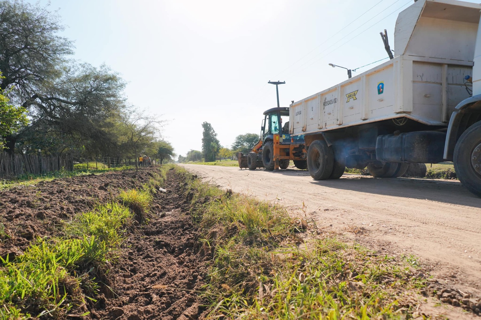 Presidencia de la Plaza: el municipio trabaja en obras de desagües en diferentes barrios.