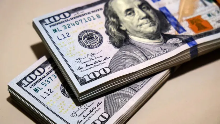 Amentó el dólar blue, se vende a $ 1405 y rompe otro récord